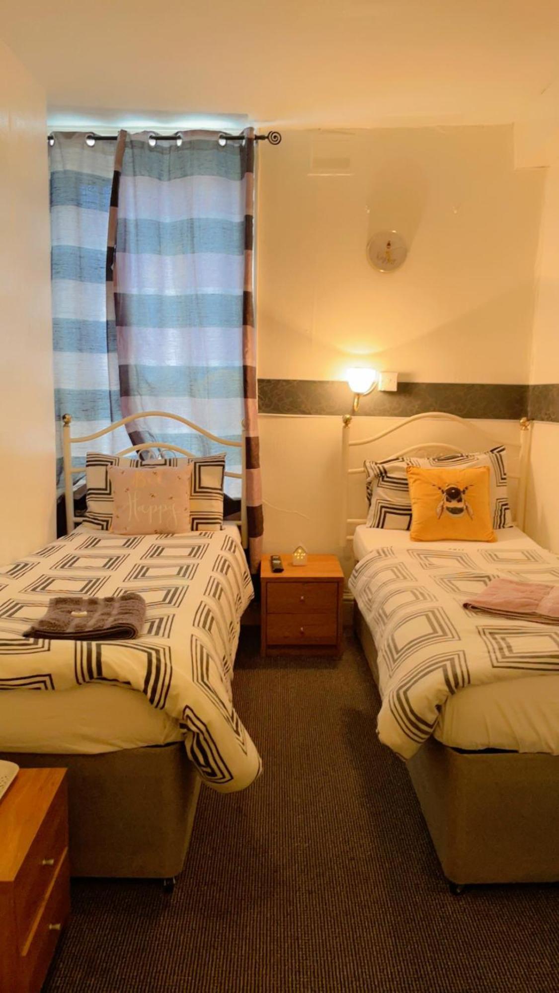 Fern Villa Hotel - Albert Road Blackpool Buitenkant foto