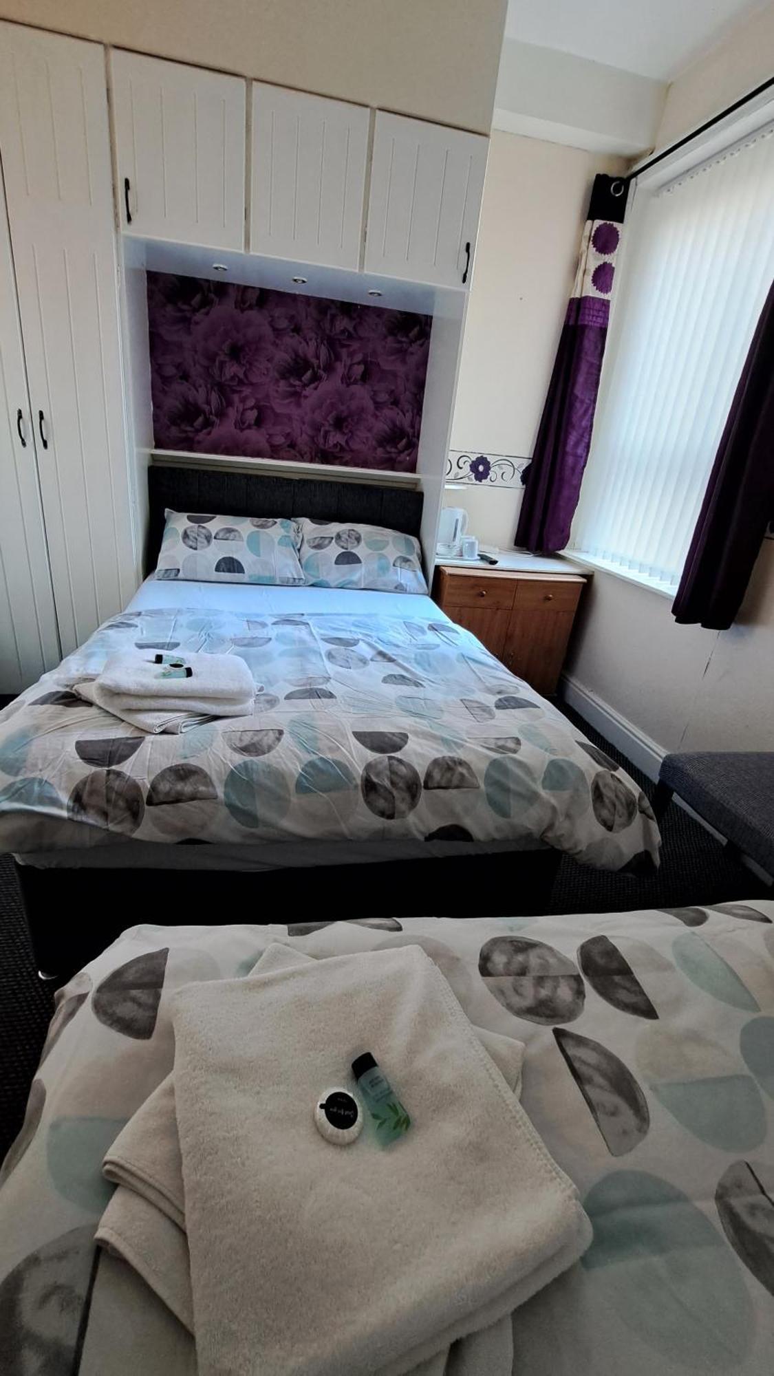 Fern Villa Hotel - Albert Road Blackpool Buitenkant foto