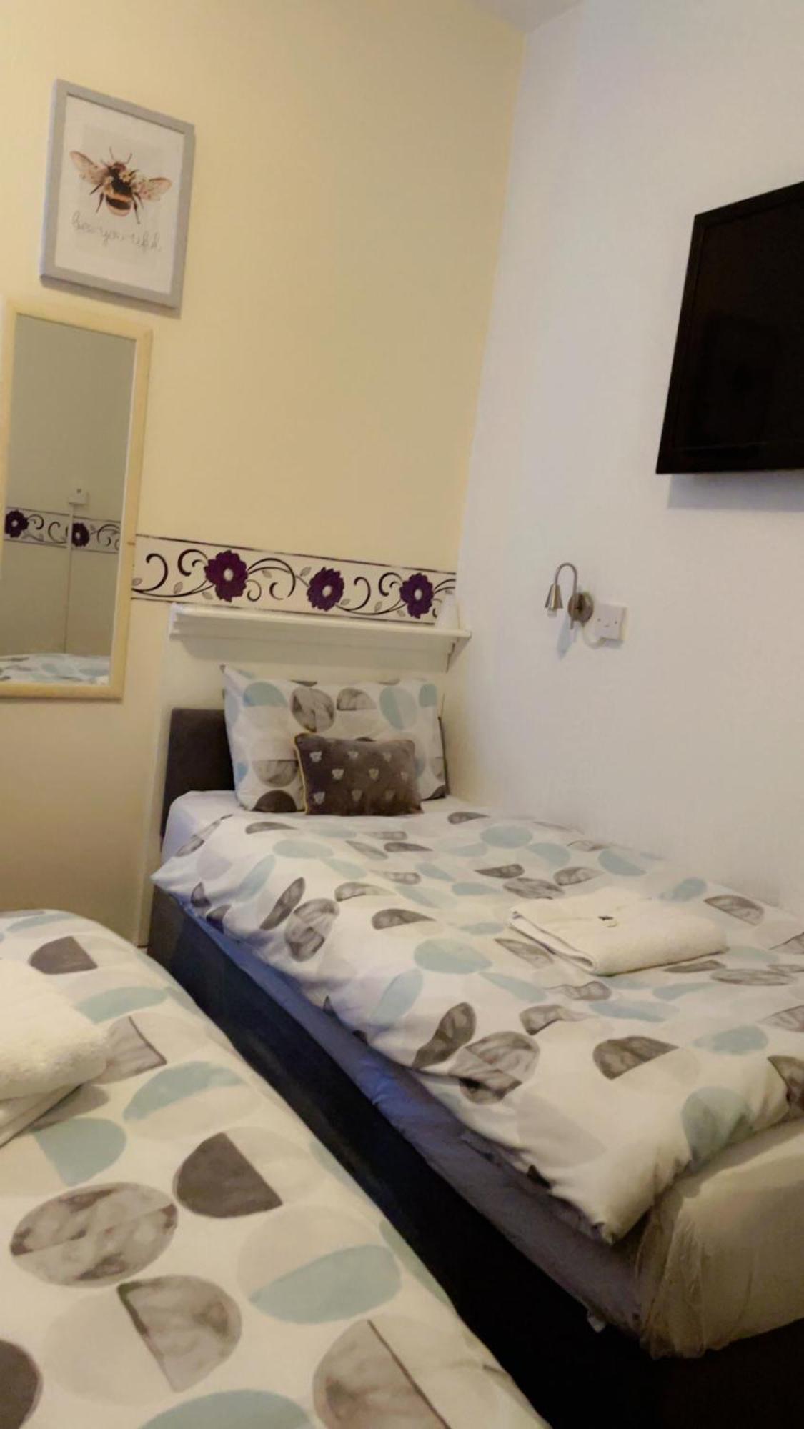 Fern Villa Hotel - Albert Road Blackpool Buitenkant foto