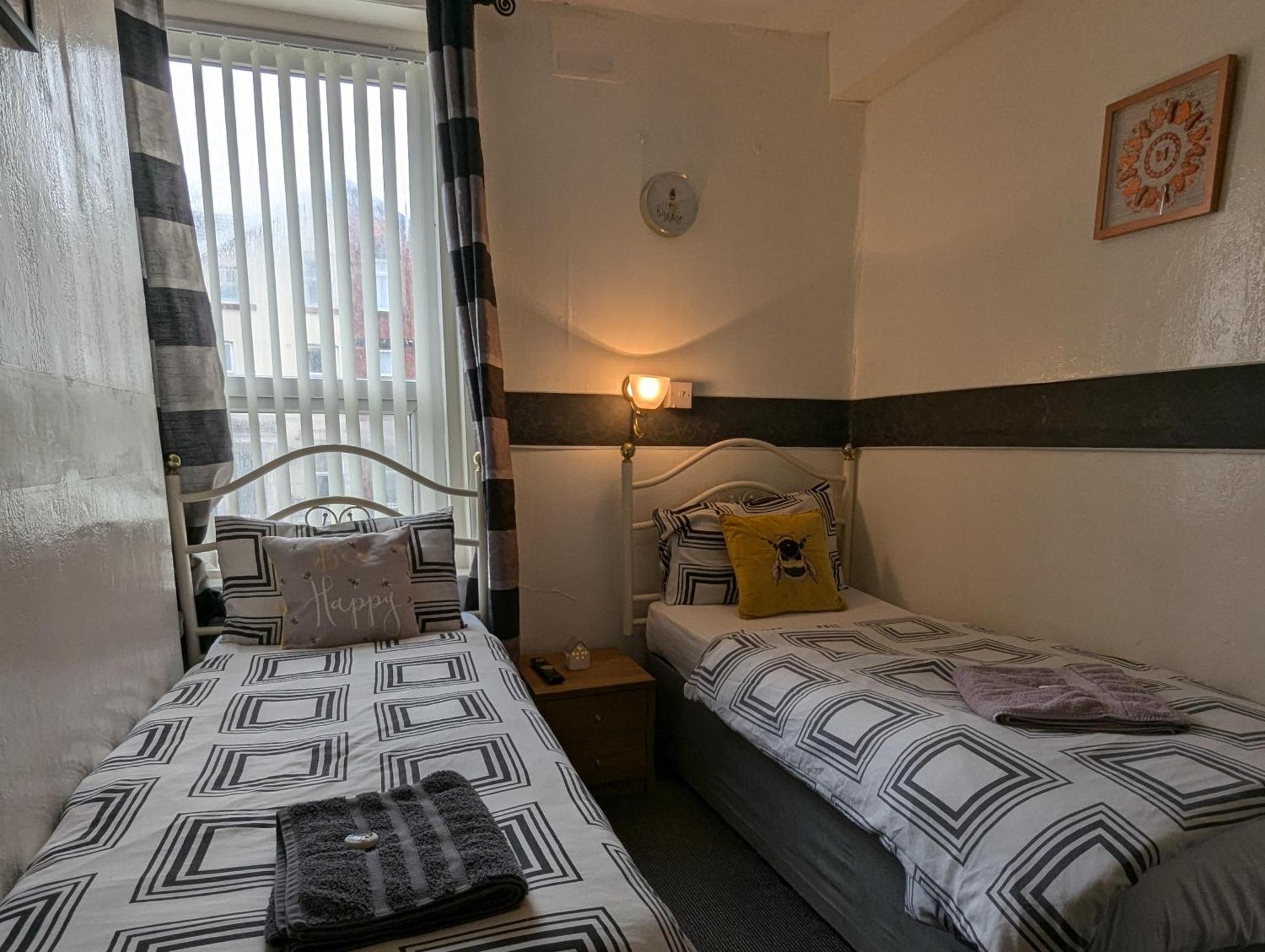 Fern Villa Hotel - Albert Road Blackpool Buitenkant foto